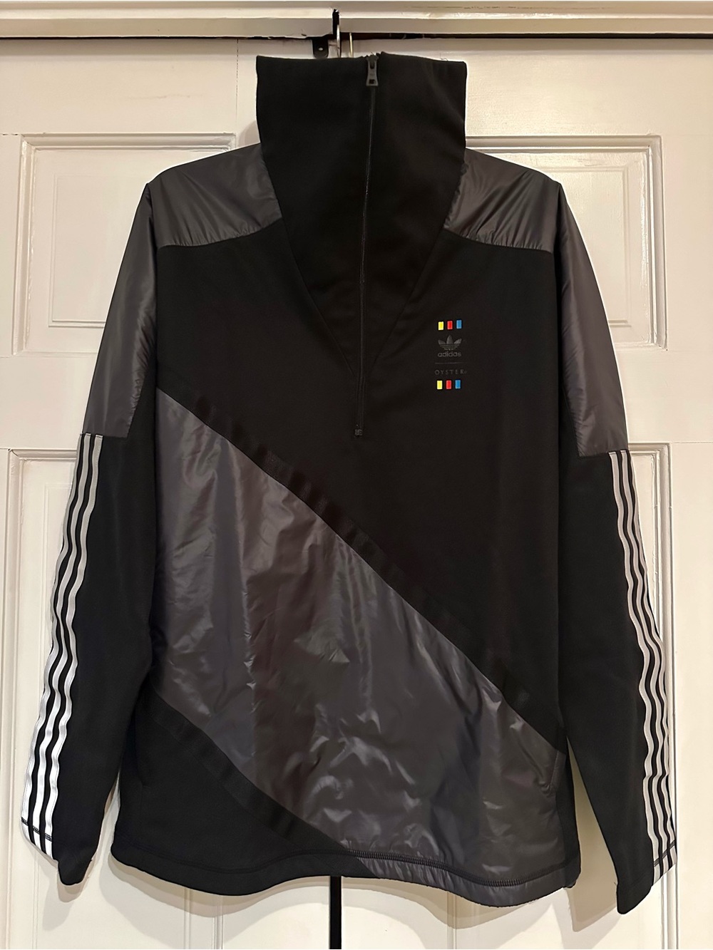 ADIDAS ORIGINALS X OYSTER
48 HOUR CREW - BLACK FUNNEL NECK
